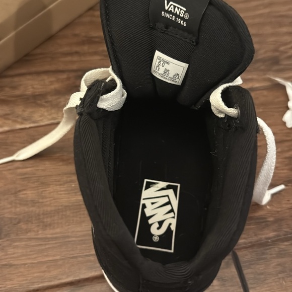 Vans Women’s High Tops - Picture 4 of 4